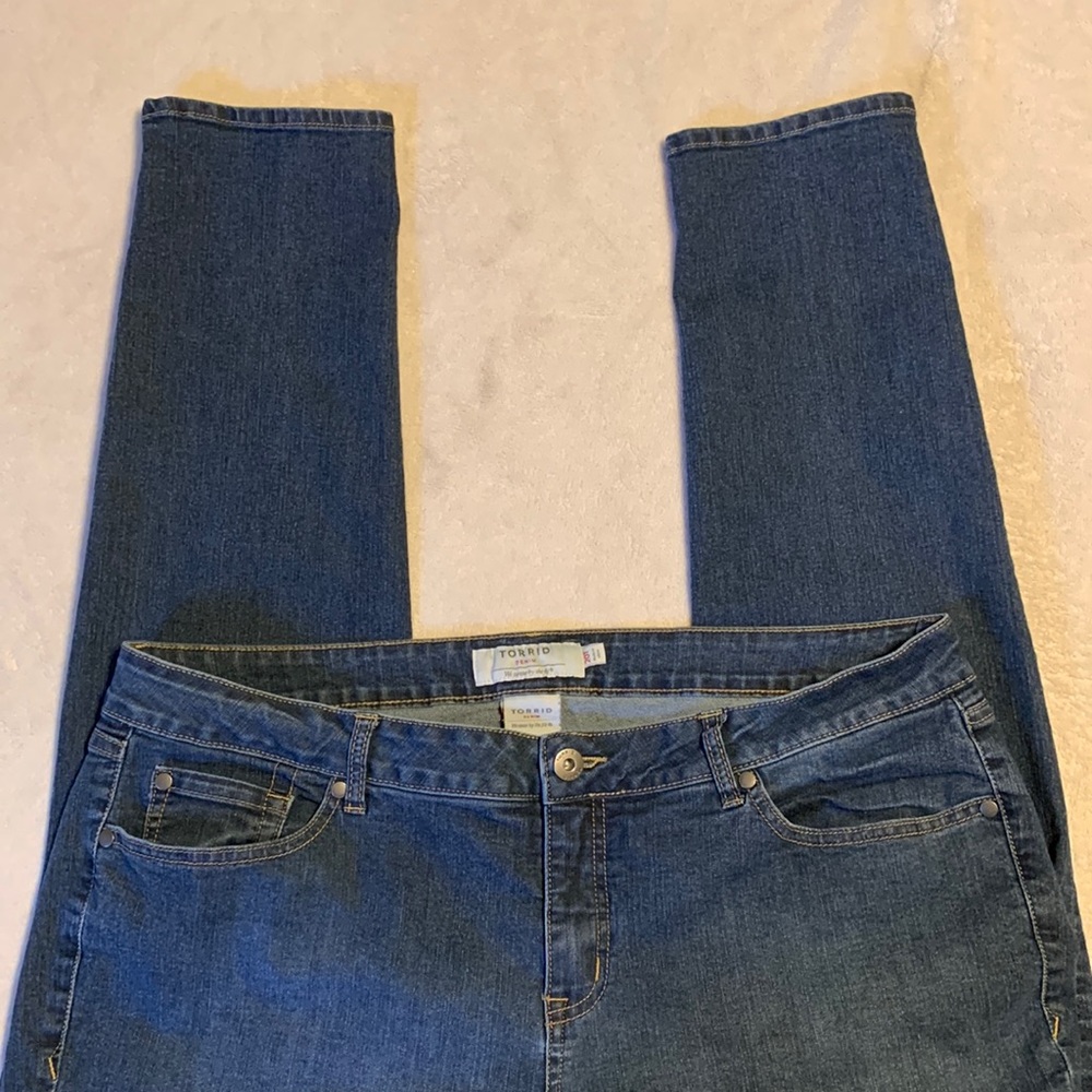 Torrid Regular Wash Tapered Jean 20T - Picture 1 of 9